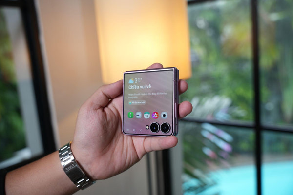 Thiết kế nhỏ gọn trên Z Flip8 nhờ công nghệ mới của Samsung