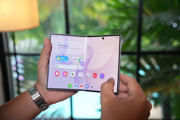 Thiết kế thân rộng của Galaxy Z Fold8