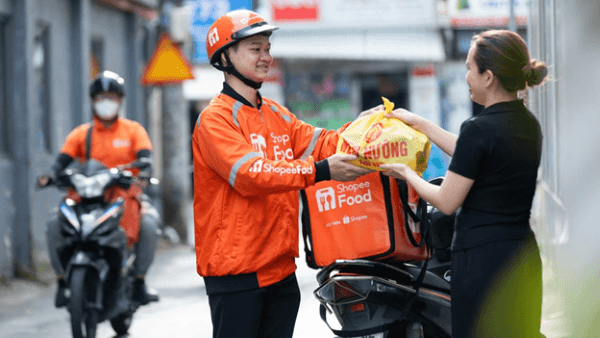 Liên hệ tổng đài để được hỗ trợ các vấn đề liên quan đến đặt món và dịch vụ