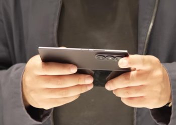Trải nghiệm thực tế Samsung Galaxy Z Fold 8 Ultra: Mỏng 4,1mm, camera 200MP và pin 5.000mAh có xứng 
