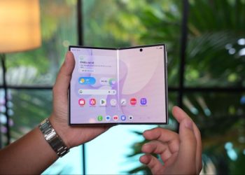 Trên tay Samsung Galaxy Z Fold8: Màn hình vuông 4:3 độc đáo, nhẹ chỉ 201gr