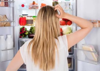 Vệ sinh tủ lạnh bằng chanh đơn giản, sạch khuẩn và khử mùi hiệu quả tại nhà