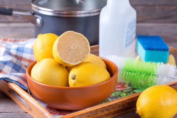 Nguyên liệu và dụng cụ cần chuẩn bị trước khi vệ sinh tủ lạnh 