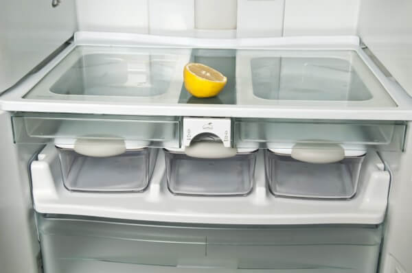 Một số lưu ý khi thực hiện vệ sinh tủ lạnh bằng chanh