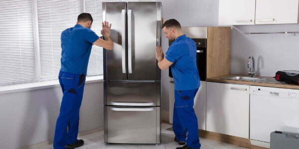Trường hợp người vệ sinh có di chuyển hoặc nghiêng tủ lạnh