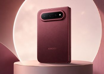 Ảnh thực tế Xiaomi 18 Fold lộ diện: Cụm camera ngang mới, chip XRING O3 gây chú ý