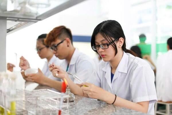 Những đối tượng học sinh nên chọn tổ hợp B03