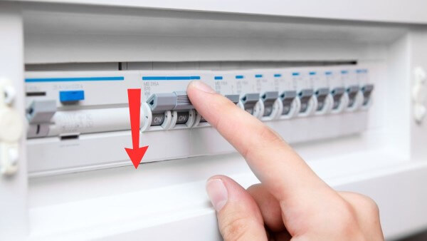 Tắt điều hòa và ngắt aptomat