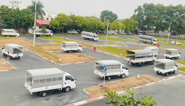 Giấy phép C được điều khiển xe tải hạng nặng có kích thước lớn