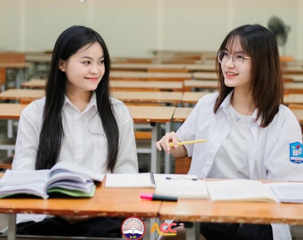 C14 là lựa chọn phù hợp cho các bạn yêu thích các môn xã hội và có thế mạnh về Toán