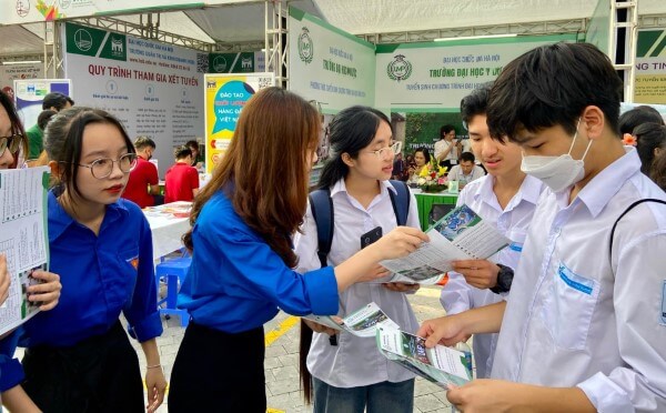 Tham khảo điểm chuẩn của tổ hợp C20 khi tuyển sinh đại học
