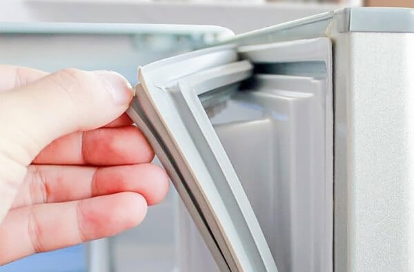 Kiểm tra và thay thế gioăng cửa bị hở