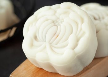 Cách làm bánh dẻo Trung thu nhân đậu xanh mềm ngon tại nhà