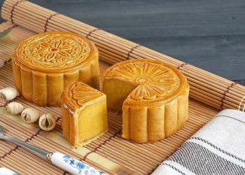 Cách làm bánh trung thu nhân đậu xanh mềm mịn, ít ngọt
