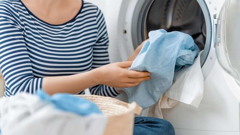 Vận hành máy khi lượng quần áo đạt khoảng 70–100% công suất