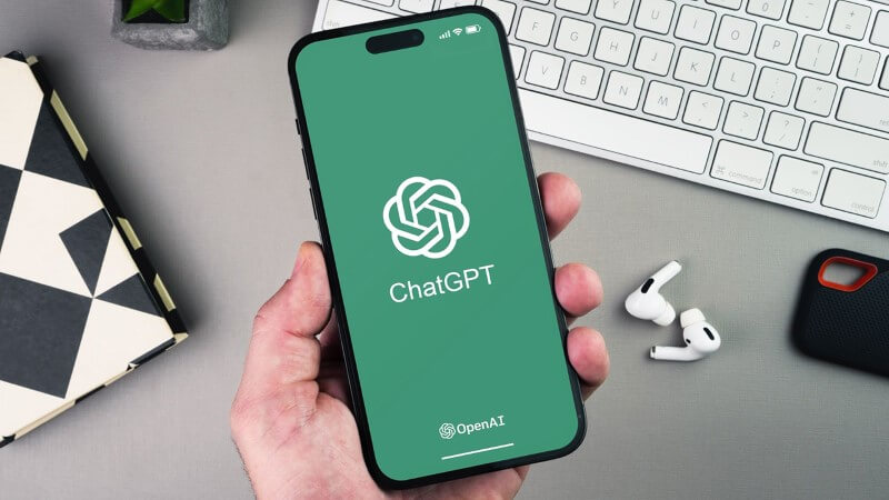 ChatGPT do OpenAI phát triển, có khả năng hiểu ngôn ngữ tự nhiên và phản hồi