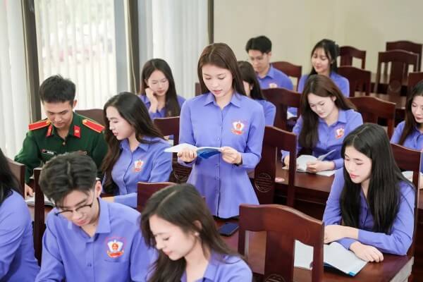 Xu hướng điểm chuẩn biến động năm 2025 so với 2024