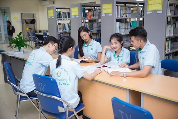 Nhóm ngành kinh tế - dịch vụ như Marketing, Logistics có điểm chuẩn cao