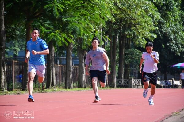 Sự thay đổi trong điểm chuẩn 2025 với 2024, 2023