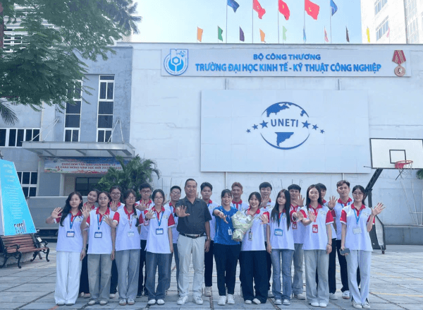 Nhóm ngành Marketing, Logistics và Quản trị dịch vụ du lịch có điểm chuẩn cao