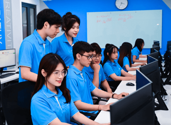 So sánh điểm chuẩn Đại học CMC các ngành năm 2025 so với năm 2024