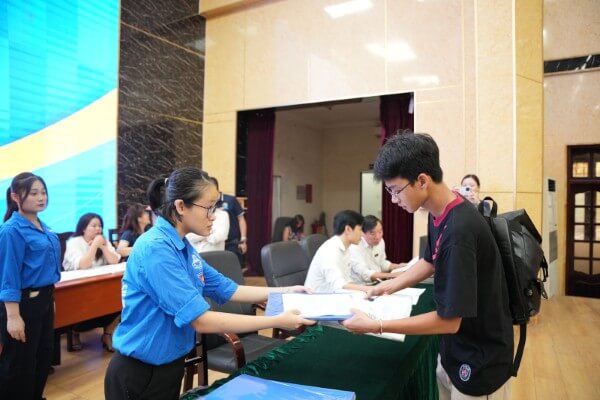 Điểm chuẩn 2025 có xu hướng phân hóa rõ giữa các nhóm ngành truyền thống
