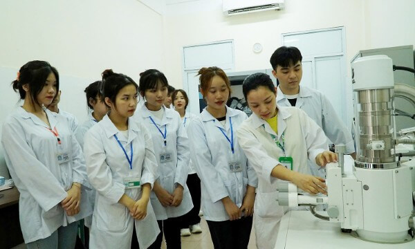 So sánh mức điểm chuẩn 2025 với 2024, 2023 xét theo kết quả thi THPT