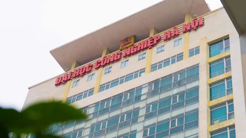 Điểm chuẩn kết quả thi tốt nghiệp THPT 2025 dao động từ 18,00 - 26,27 điểm
