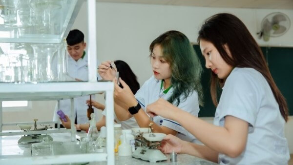 Phương thức xét tuyển bằng học bạ THPT và kết quả kỳ thi đánh giá năng lực
