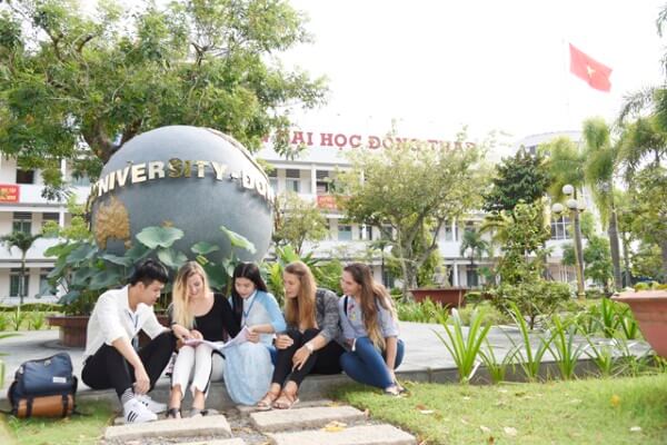 Các nhóm ngành sư phạm và ngoài sư phạm có mức cạnh tranh cao nhất của trường