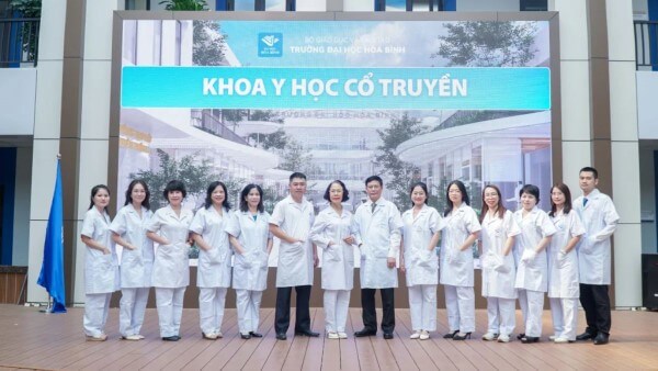 Điểm chuẩn tuyển sinh năm 2025 có xu hướng giảm khoảng 2 điểm ở nhiều ngành