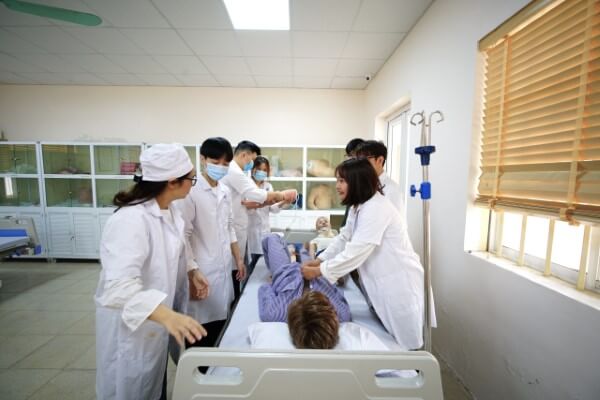 Nhóm ngành sức khỏe luôn có mức điểm chuẩn cao nhất