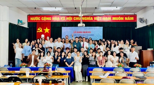Xu hướng điểm chuẩn tuyển sinh năm 2025 so với 2024, 2023