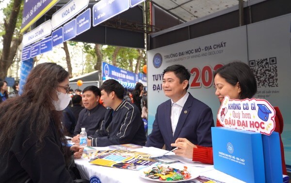 Điểm chuẩn theo phương thức xét kết quả kỳ thi tốt nghiệp THPT 2025