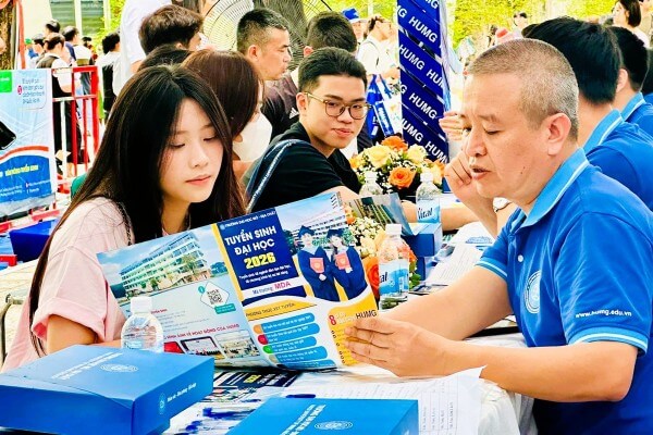 Mặt bằng điểm chuẩn tuyển sinh năm 2025 tương đối ổn định