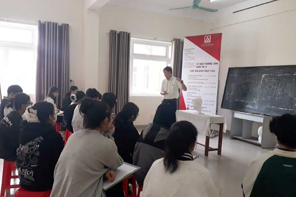 Xu hướng điểm chuẩn năm 2025 theo kết quả thi THPT giảm ở các ngành