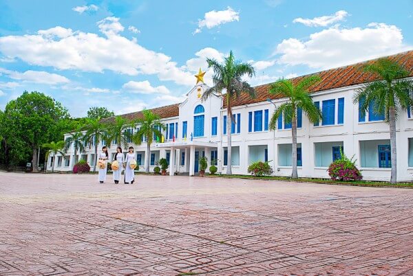 Đại học Nha Trang đào tạo các lĩnh vực thủy sản, kỹ thuật, kinh tế và công nghệ