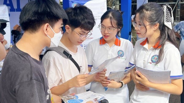 Các nhóm ngành liên quan các lĩnh vực đang phát triển mạnh có điểm chuẩn cao