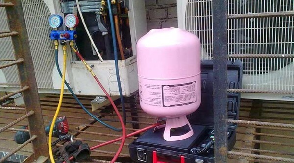 Kiểm tra và nạp đúng loại gas cho điều hòa theo khuyến cáo