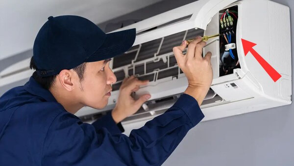 Kiểm tra và vệ sinh điều hòa để chẩn đoán chính xác lỗi