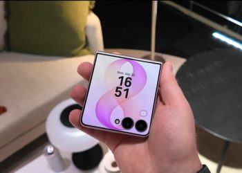 Đánh giá Samsung Galaxy Z Flip8: Có đáng là chiếc điện thoại gập vỏ sò tiếp theo bạn nên sở hữu?