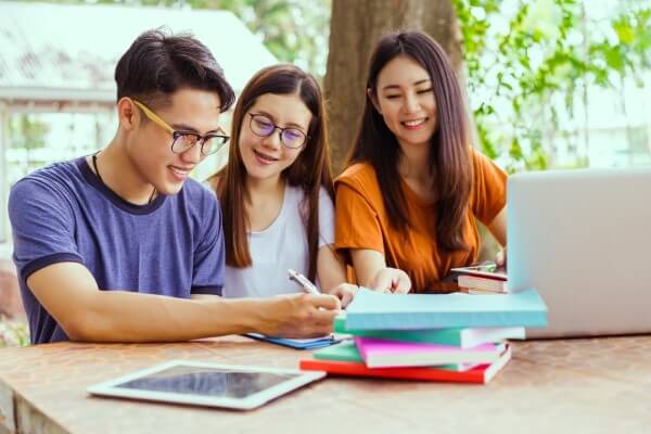 Khối D là lựa chọn phù hợp với nhiều bạn có khả năng ngoại ngữ