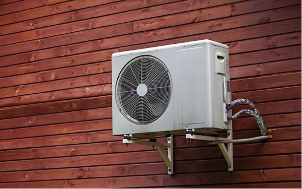 Cục nóng bị quá nhiệt do lắp đặt ở vị trí kín gió hay bị ánh nắng chiếu trực tiếp