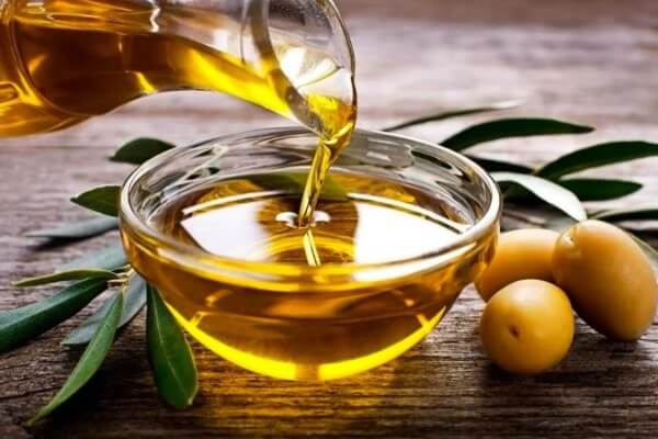 Hãy giữ bình tĩnh và tránh nuốt nước bọt liên tục