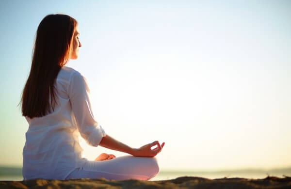 Phương pháp thiền và hít thở sâu giúp giảm stress hiệu quả