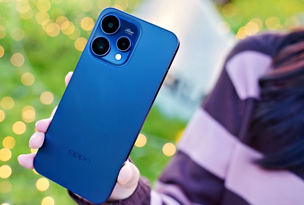 OPPO Reno15 5G mang lại cảm giác cầm nắm thoải mái hơn