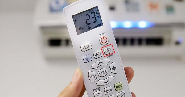 Nhấn nút ECO hoặc ECONO trên điều khiển điều hòa