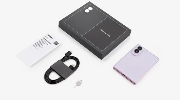 Phụ kiện đi kèm Galaxy Z Fold 8
