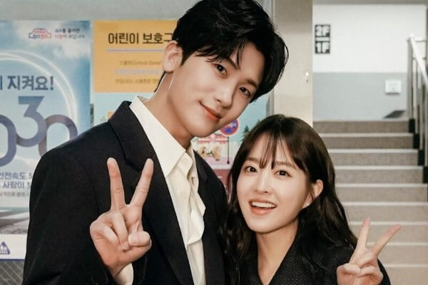Cặp đôi Park Bo Young và Park Hyung Sik trong phim Strong Woman Do Bong Soon