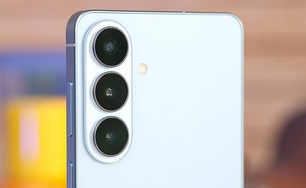Galaxy S26 Plus thể hiện sự đa năng vượt trội với cụm 3 camera sau